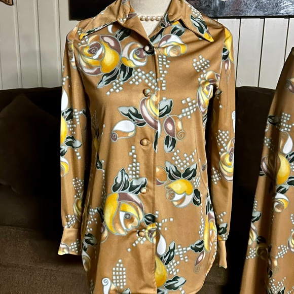 Neiman Marcus (Leslie J) •Medium • Brown/Yellow •Floral • 3 Piece •Blouse/Pants - Picture 8 of 16